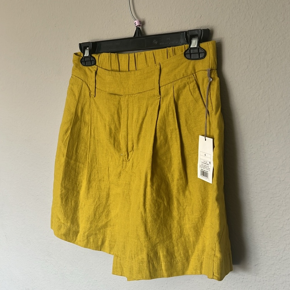 Linen Short - Picture 2 of 3